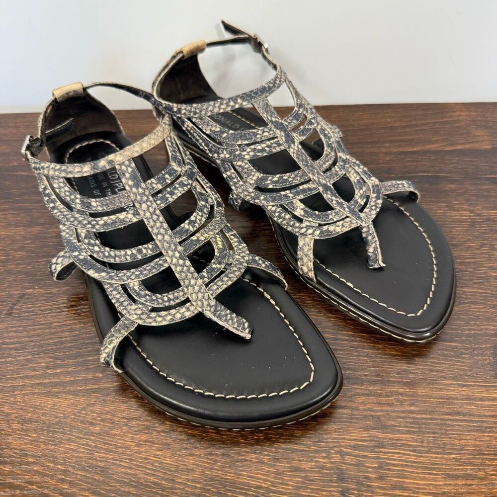 Donald J Pliner Womens snake print sandal size 6